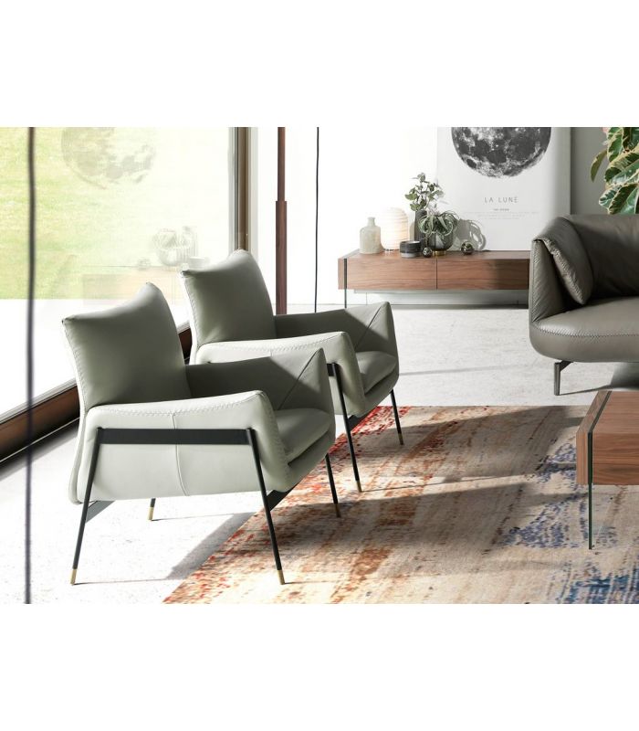 Sillón en piel de vacuno y acero modelo HOPLITA