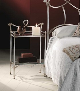 Mesita de Hierro de estilo clásico en pan de plata YERMA