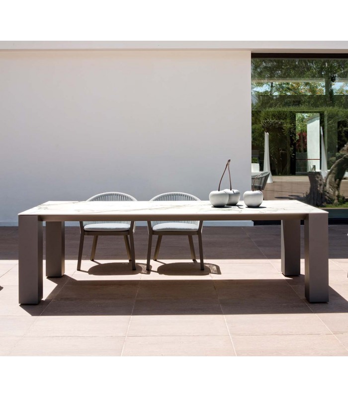 Mesa de terraza y jardín en Aluminio y Dekton modelo SOFIA