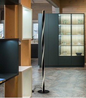 Lampara pie de salón moderno TWIST Negra