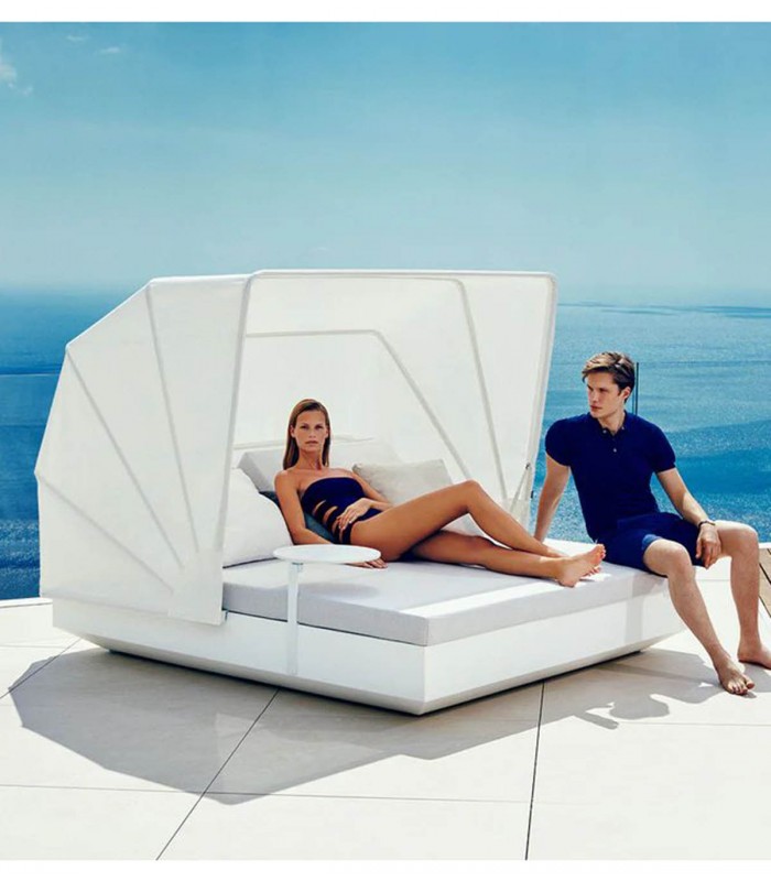 Daybed Cuadrado con 2 respaldos reclinables VELA Vondom