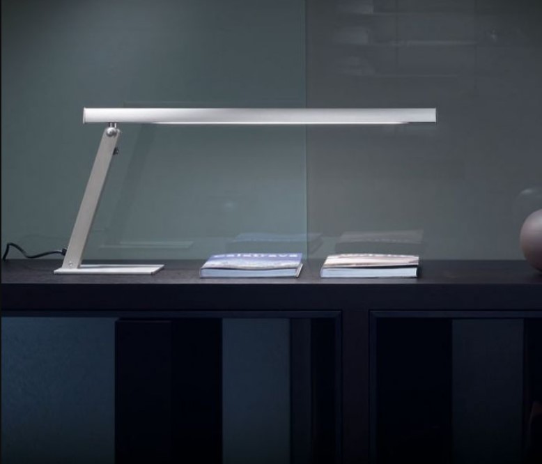 Lámpara de escritorio orientable modelo Exeo